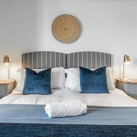 17 Marine, 2 Bedroom Sea-Facing Apt101 Hermanus Kültér fotó