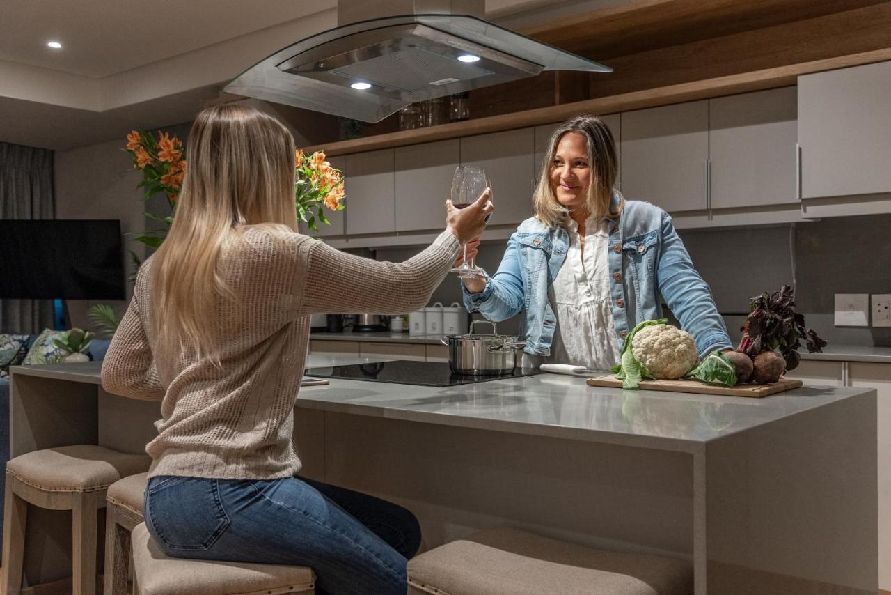 17 Marine, 2 Bedroom Sea-Facing Apt101 Hermanus Kültér fotó